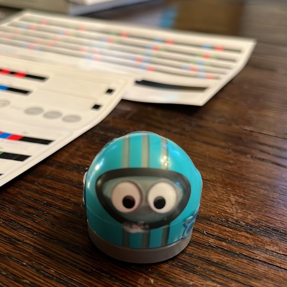 Ozobot coding robot for kids. - Picture 4 of 5